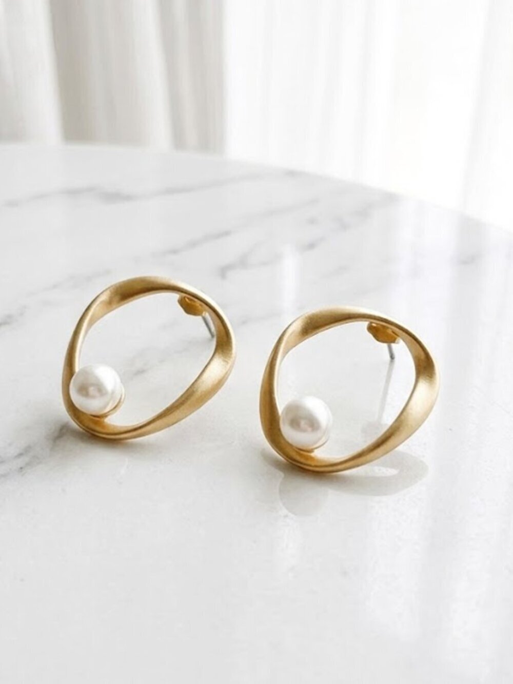 Round Fashion Pearl Ladies Earrings